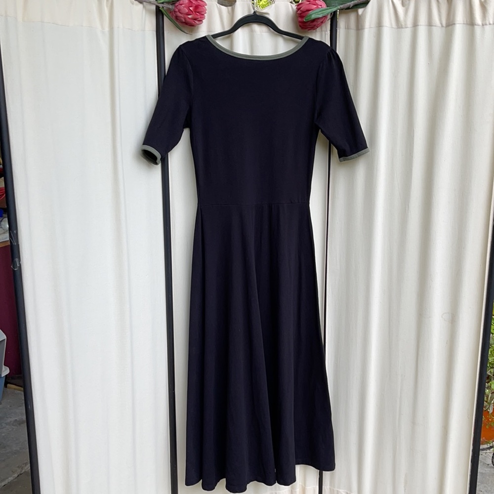 ❗️SOLD❗️EUC- LULAROE BLACK W/GREEN TRIM FLARED MAXI DRESS - Picture 12 of 14